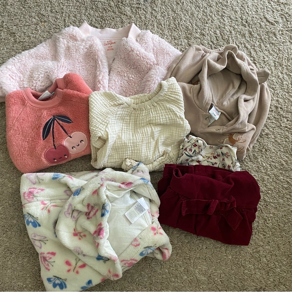 Be winter ready!! This 6-9 months girl jackets are perfect for fall and winter.